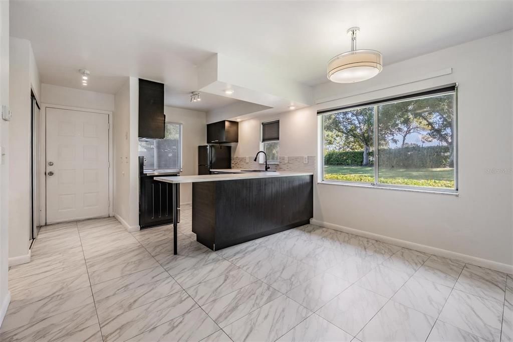 For Sale: $184,000 (1 beds, 1 baths, 825 Square Feet)