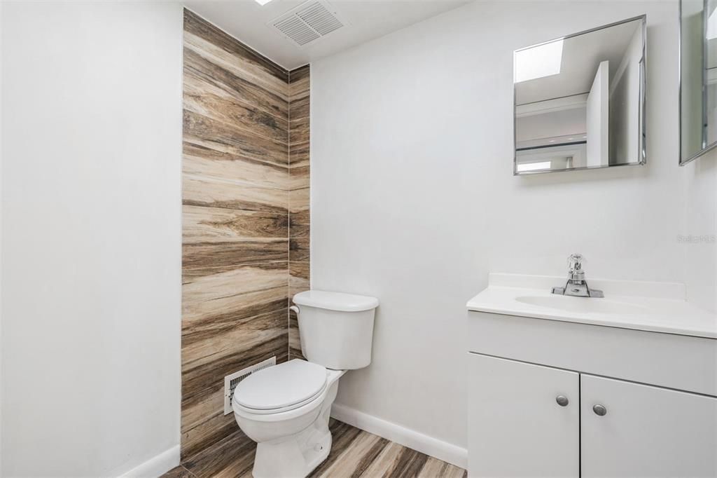 For Sale: $184,000 (1 beds, 1 baths, 825 Square Feet)