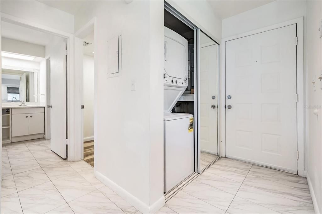 For Sale: $184,000 (1 beds, 1 baths, 825 Square Feet)