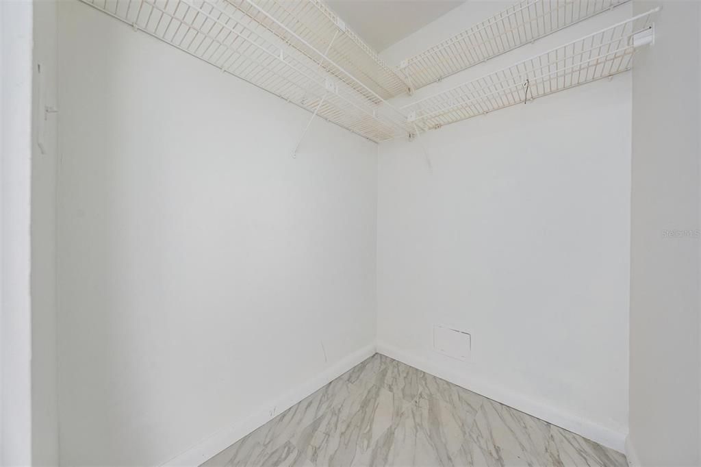 For Sale: $184,000 (1 beds, 1 baths, 825 Square Feet)