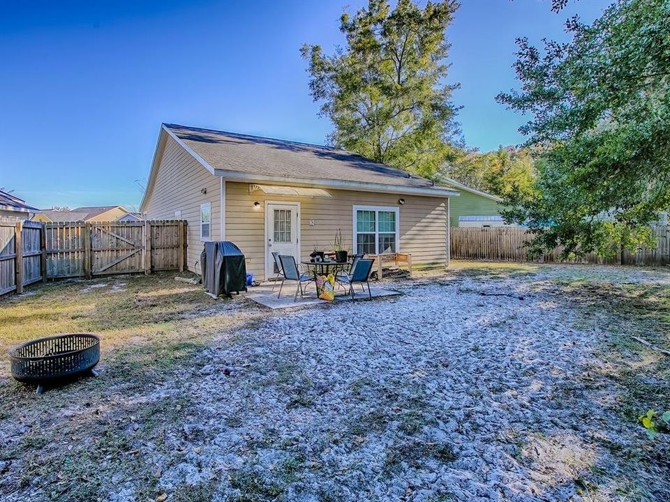 For Sale: $285,000 (3 beds, 2 baths, 1241 Square Feet)