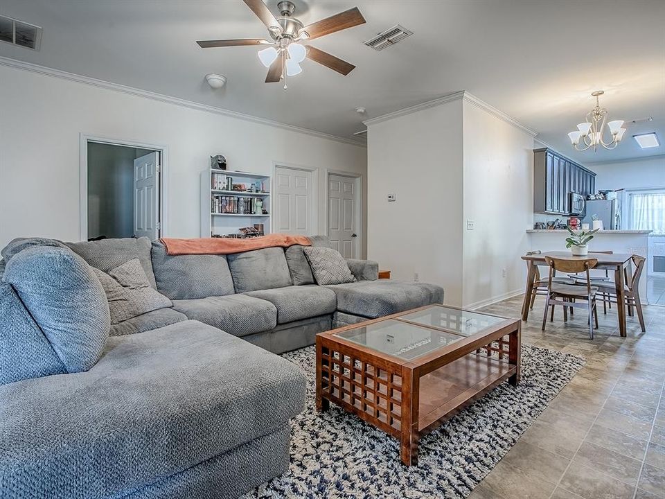 For Sale: $285,000 (3 beds, 2 baths, 1241 Square Feet)