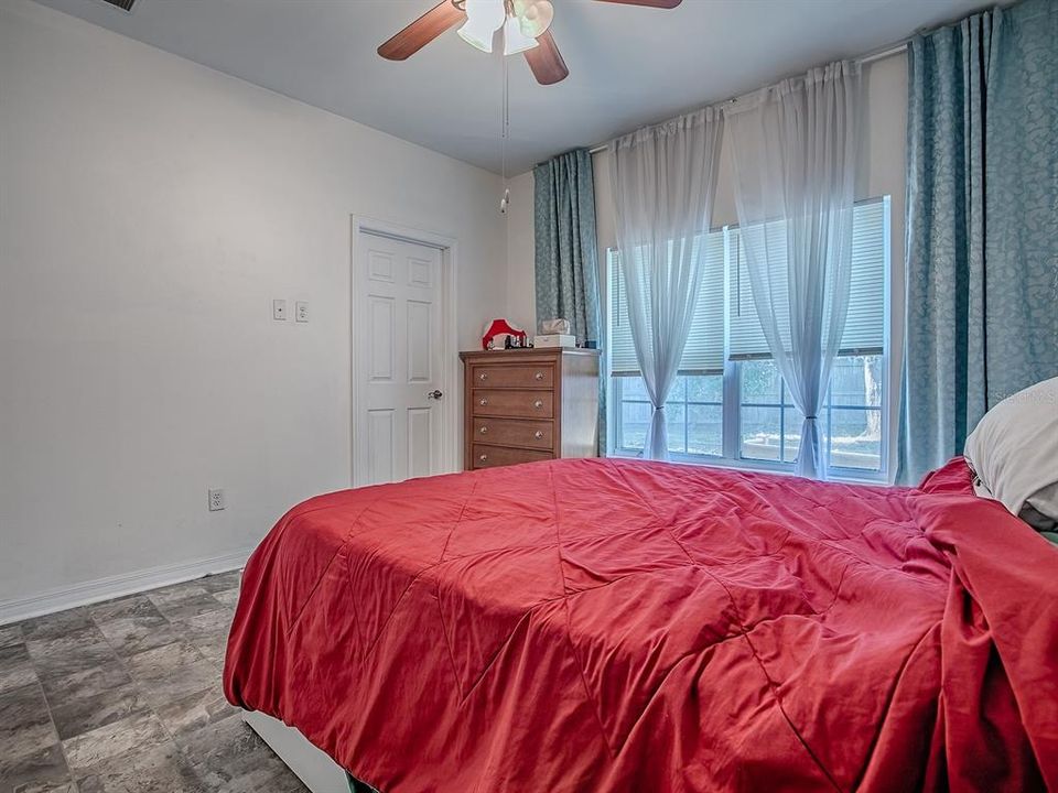 For Sale: $285,000 (3 beds, 2 baths, 1241 Square Feet)