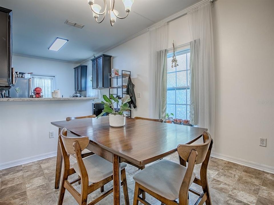 For Sale: $285,000 (3 beds, 2 baths, 1241 Square Feet)