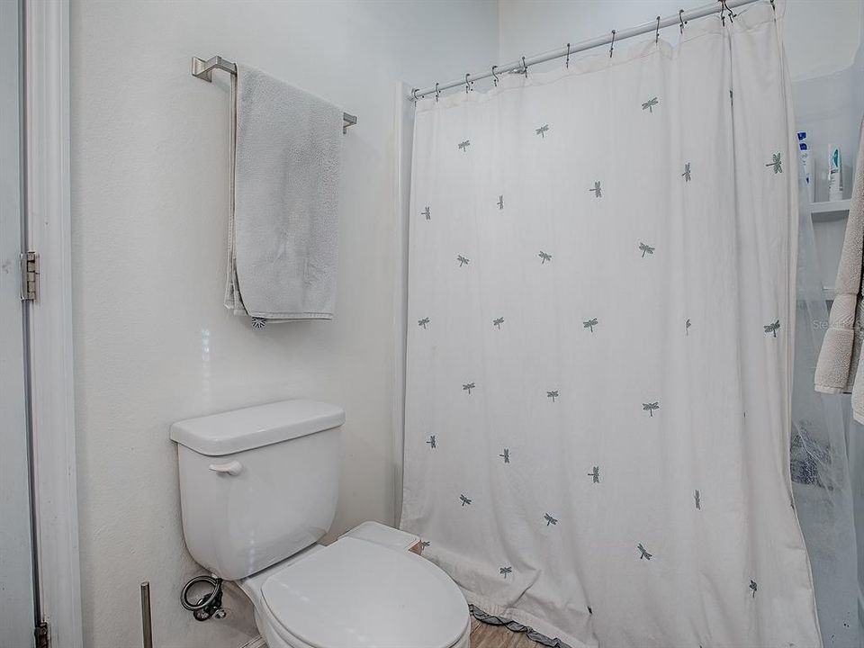 For Sale: $285,000 (3 beds, 2 baths, 1241 Square Feet)