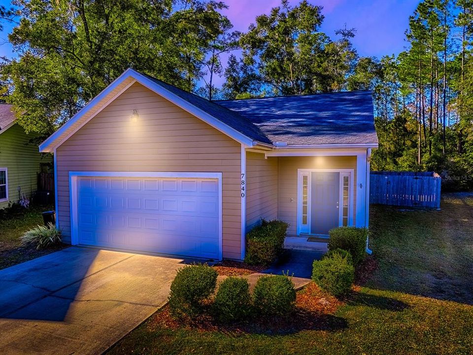 For Sale: $285,000 (3 beds, 2 baths, 1241 Square Feet)