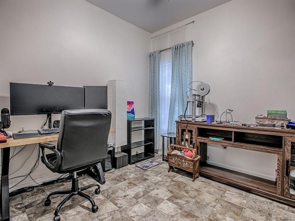 For Sale: $285,000 (3 beds, 2 baths, 1241 Square Feet)