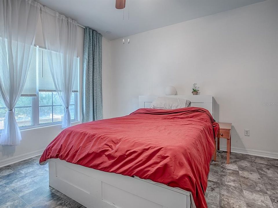 For Sale: $285,000 (3 beds, 2 baths, 1241 Square Feet)