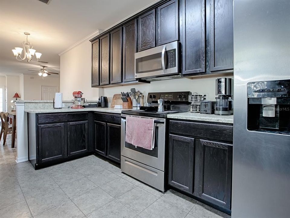 For Sale: $285,000 (3 beds, 2 baths, 1241 Square Feet)