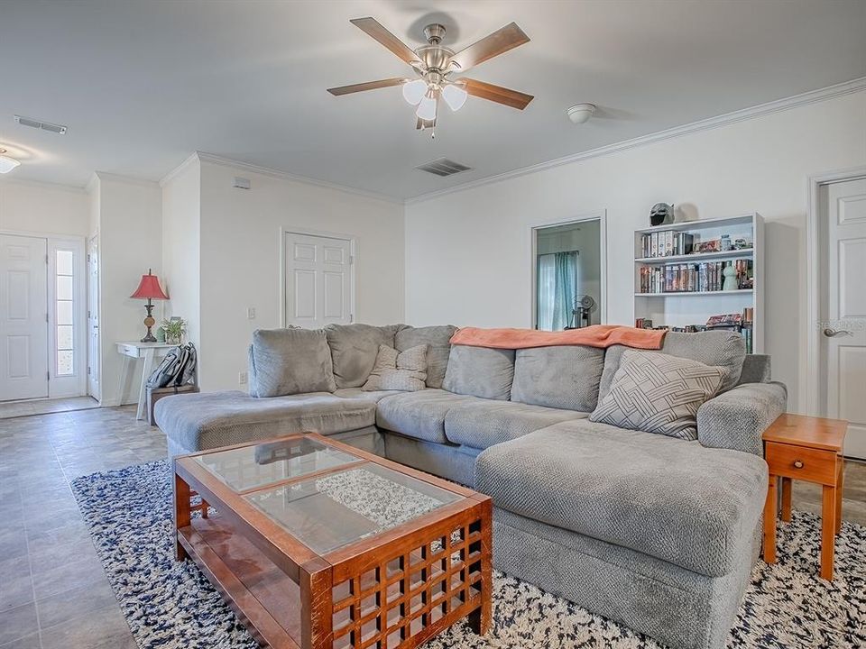 For Sale: $285,000 (3 beds, 2 baths, 1241 Square Feet)