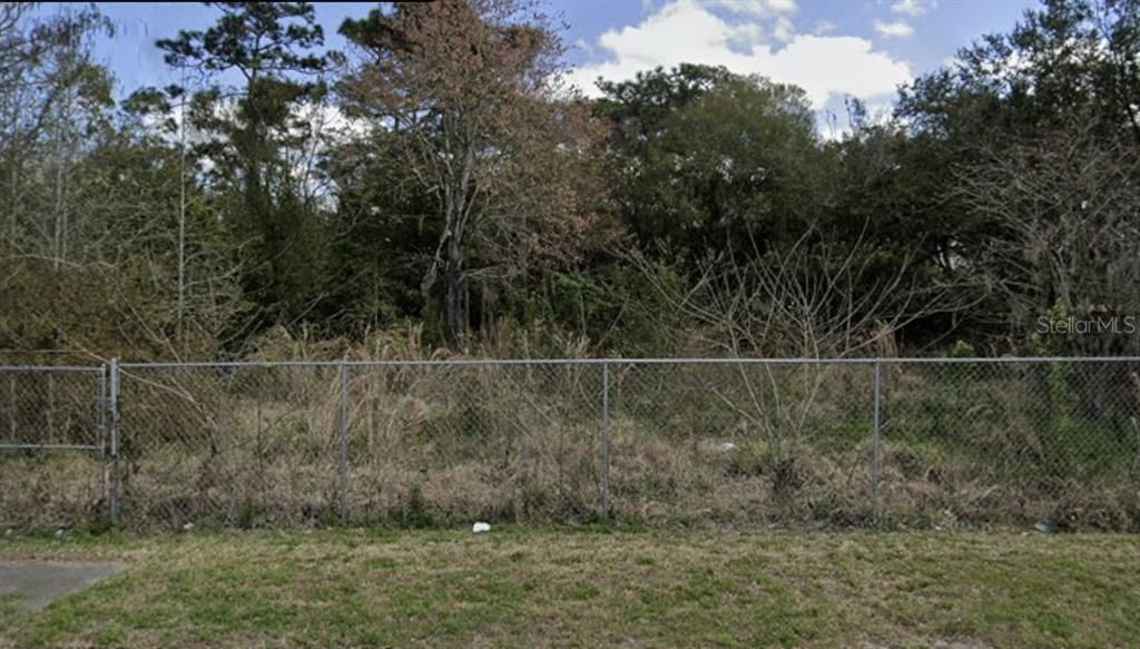 Под контрактом: $150,000 (0.55 acres)