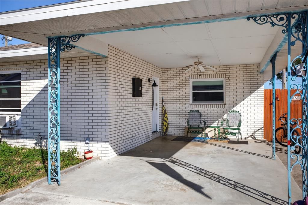 待售: $199,000 (2 贝兹, 2 浴室, 979 平方英尺)