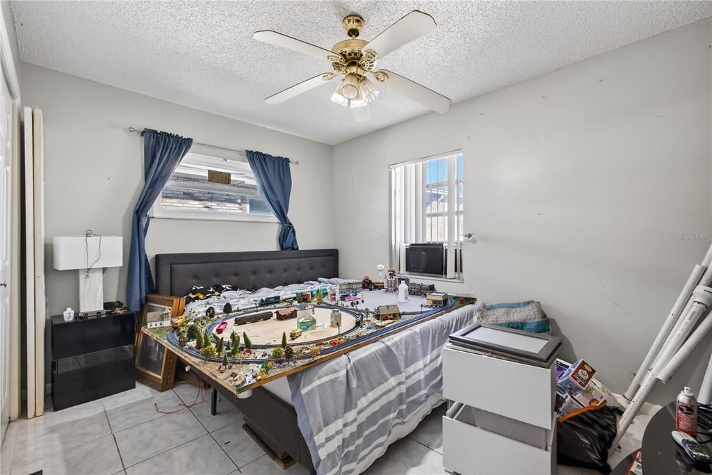 待售: $199,000 (2 贝兹, 2 浴室, 979 平方英尺)