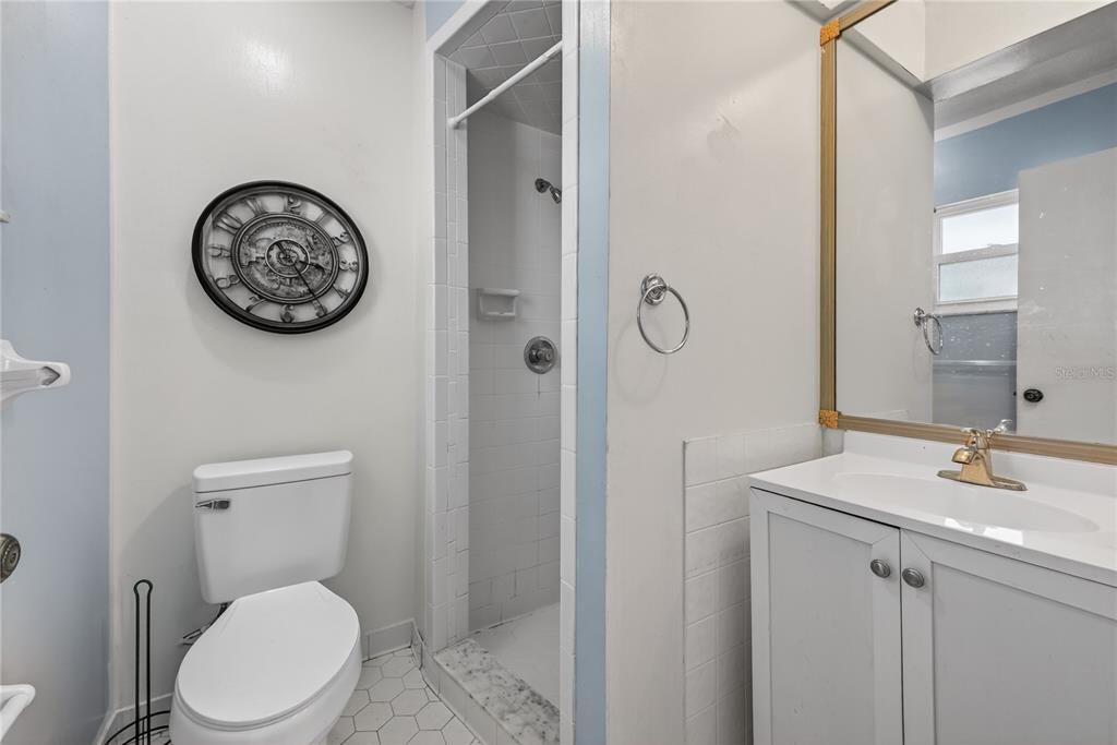 待售: $199,000 (2 贝兹, 2 浴室, 979 平方英尺)