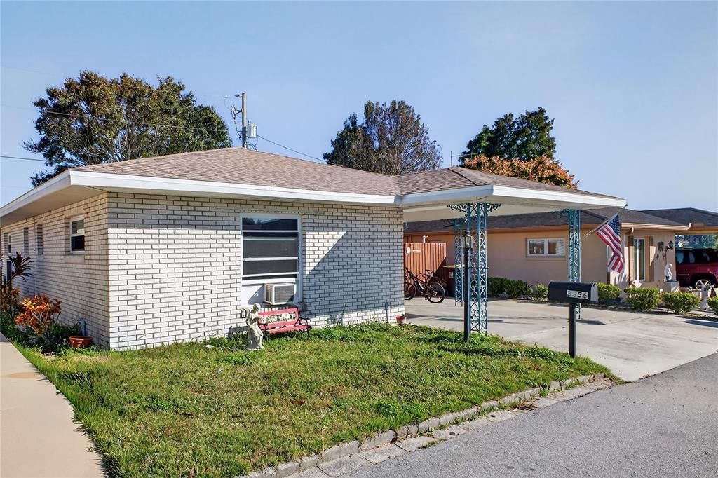 待售: $199,000 (2 贝兹, 2 浴室, 979 平方英尺)