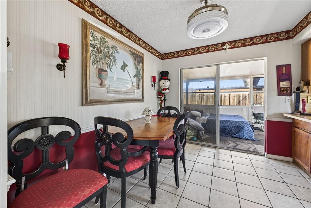 待售: $199,000 (2 贝兹, 2 浴室, 979 平方英尺)