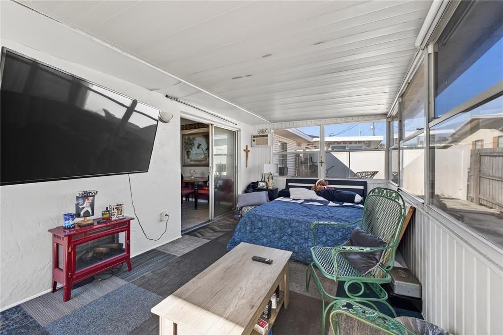 待售: $199,000 (2 贝兹, 2 浴室, 979 平方英尺)