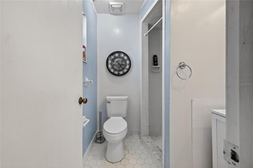 待售: $199,000 (2 贝兹, 2 浴室, 979 平方英尺)