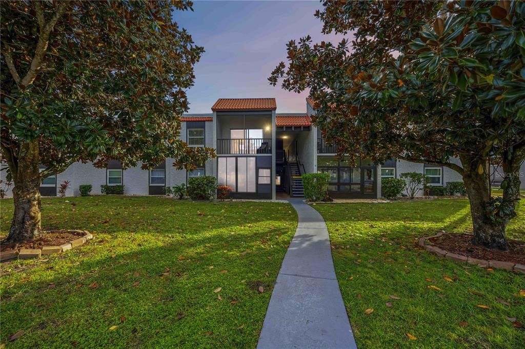 待售: $230,000 (2 贝兹, 2 浴室, 964 平方英尺)