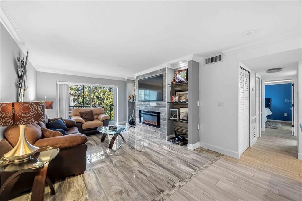 待售: $230,000 (2 贝兹, 2 浴室, 964 平方英尺)