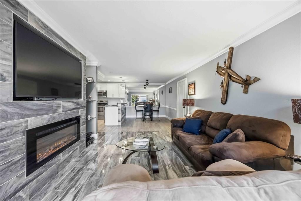 待售: $230,000 (2 贝兹, 2 浴室, 964 平方英尺)