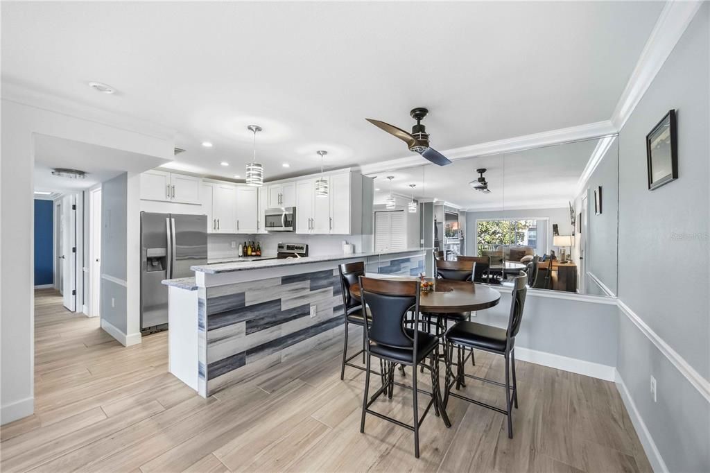 待售: $230,000 (2 贝兹, 2 浴室, 964 平方英尺)