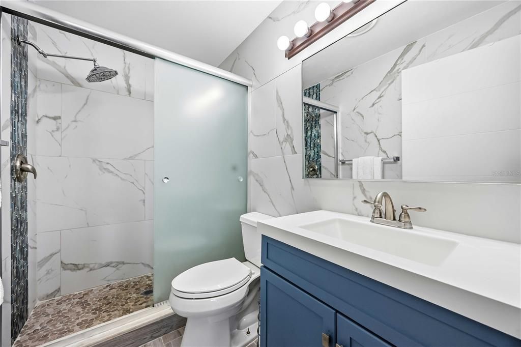 待售: $230,000 (2 贝兹, 2 浴室, 964 平方英尺)