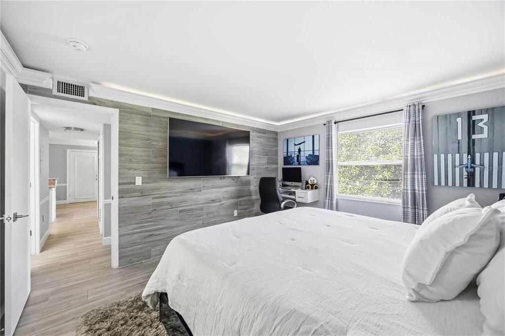 待售: $230,000 (2 贝兹, 2 浴室, 964 平方英尺)