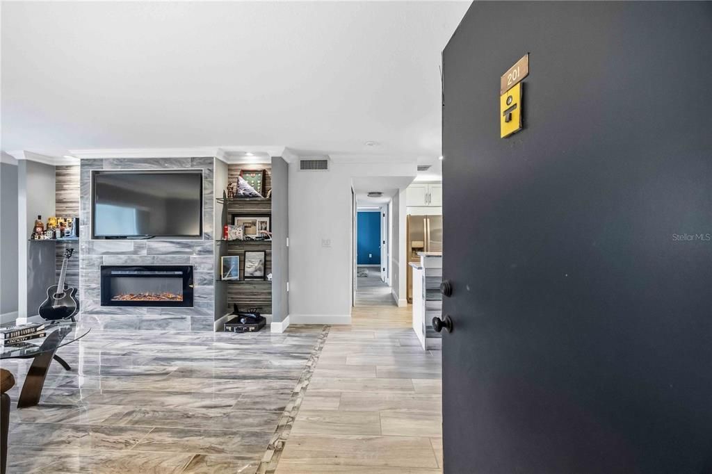 待售: $230,000 (2 贝兹, 2 浴室, 964 平方英尺)