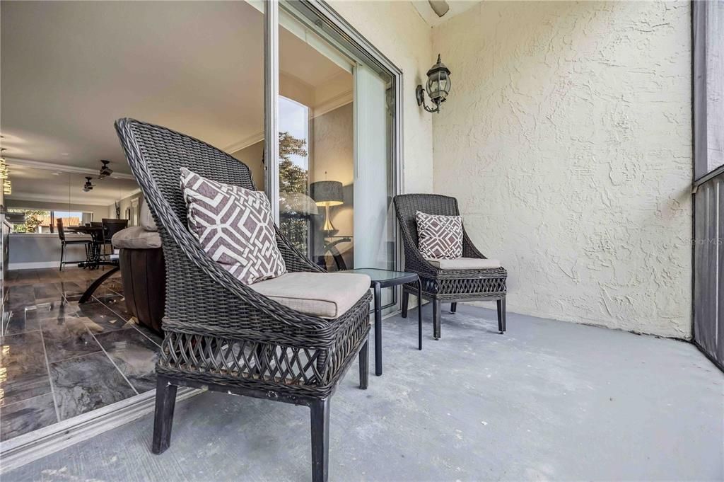 待售: $230,000 (2 贝兹, 2 浴室, 964 平方英尺)