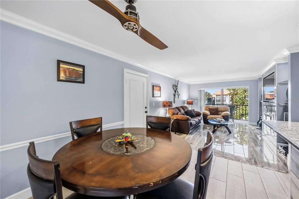 待售: $230,000 (2 贝兹, 2 浴室, 964 平方英尺)