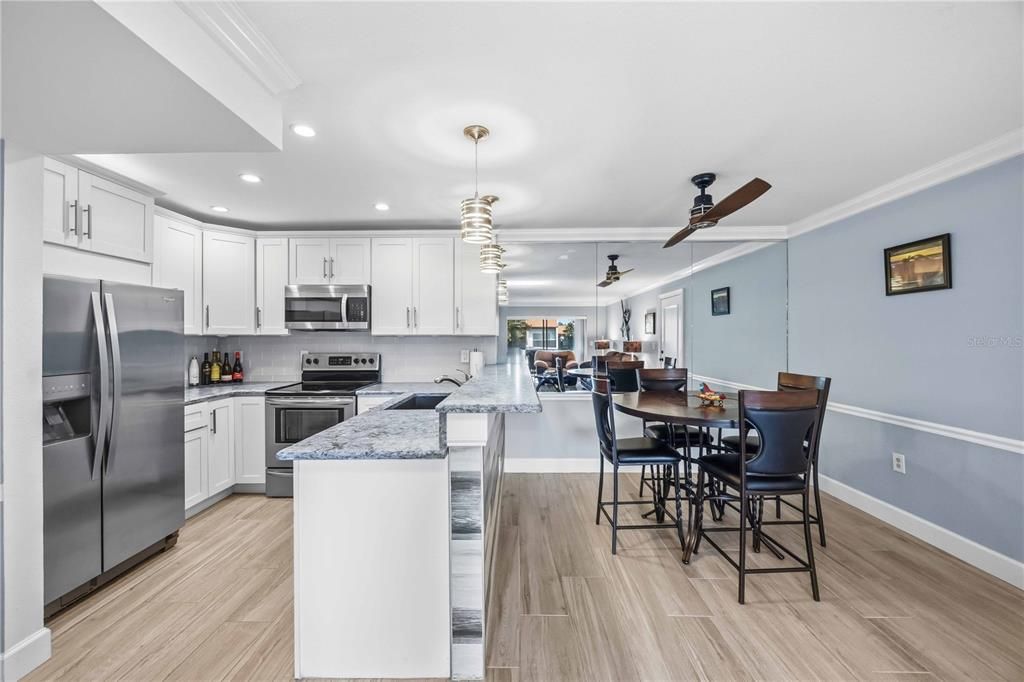 待售: $230,000 (2 贝兹, 2 浴室, 964 平方英尺)