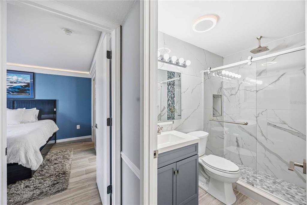 待售: $230,000 (2 贝兹, 2 浴室, 964 平方英尺)