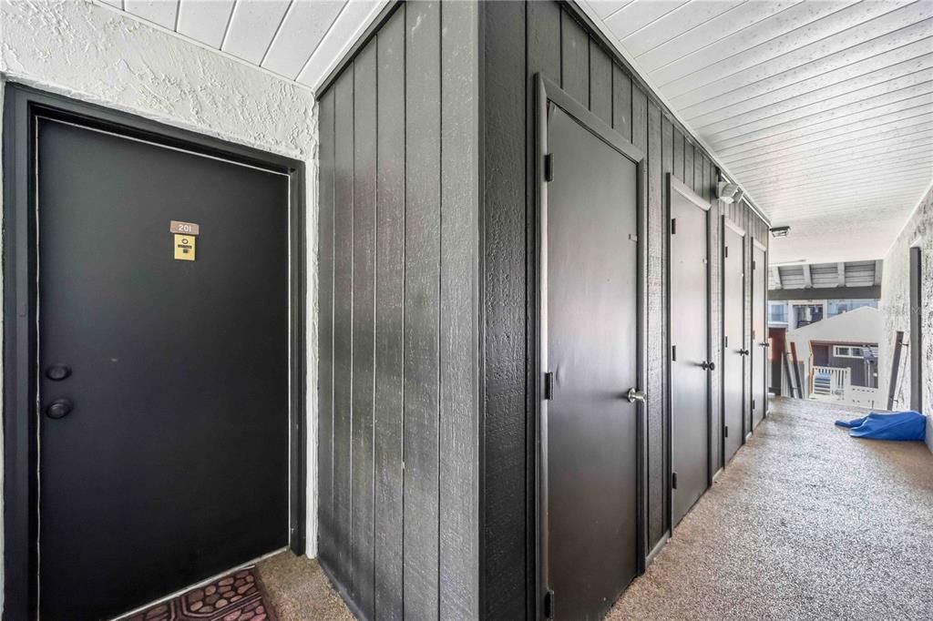 待售: $230,000 (2 贝兹, 2 浴室, 964 平方英尺)