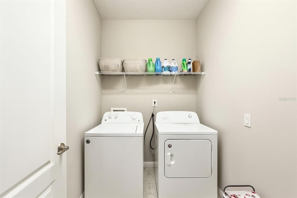 Под контрактом: $584,800 (4 спален, 2 ванн, 2292 Квадратных фут)