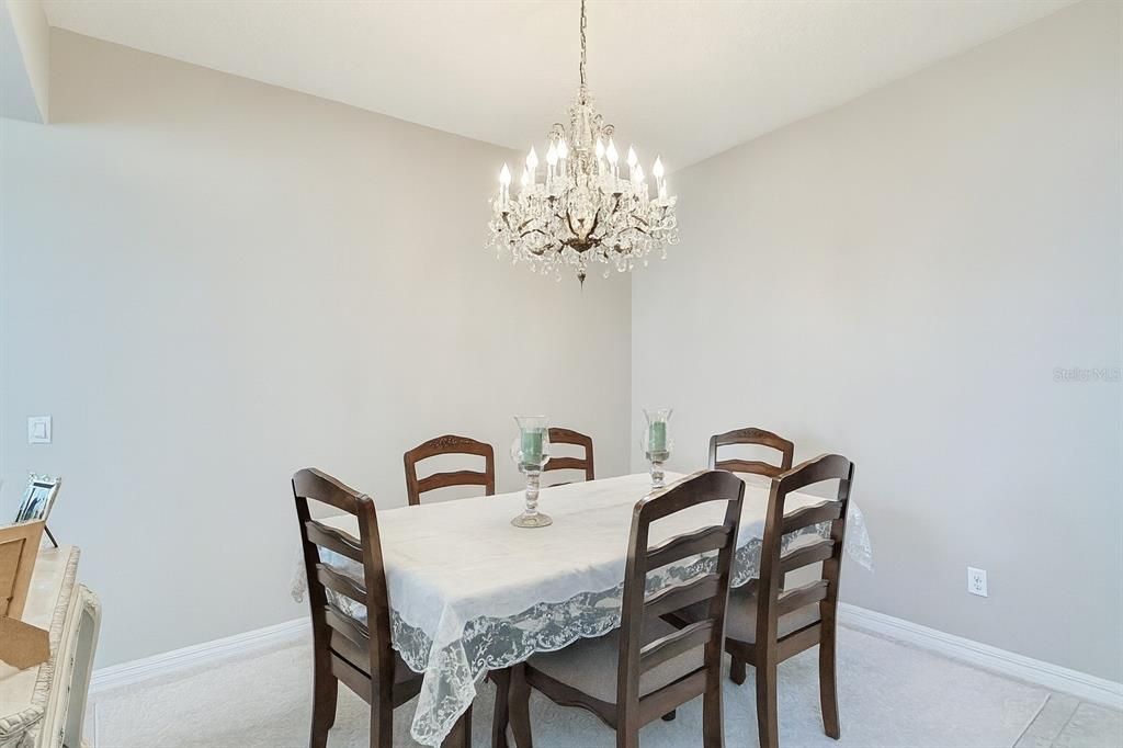 Под контрактом: $584,800 (4 спален, 2 ванн, 2292 Квадратных фут)