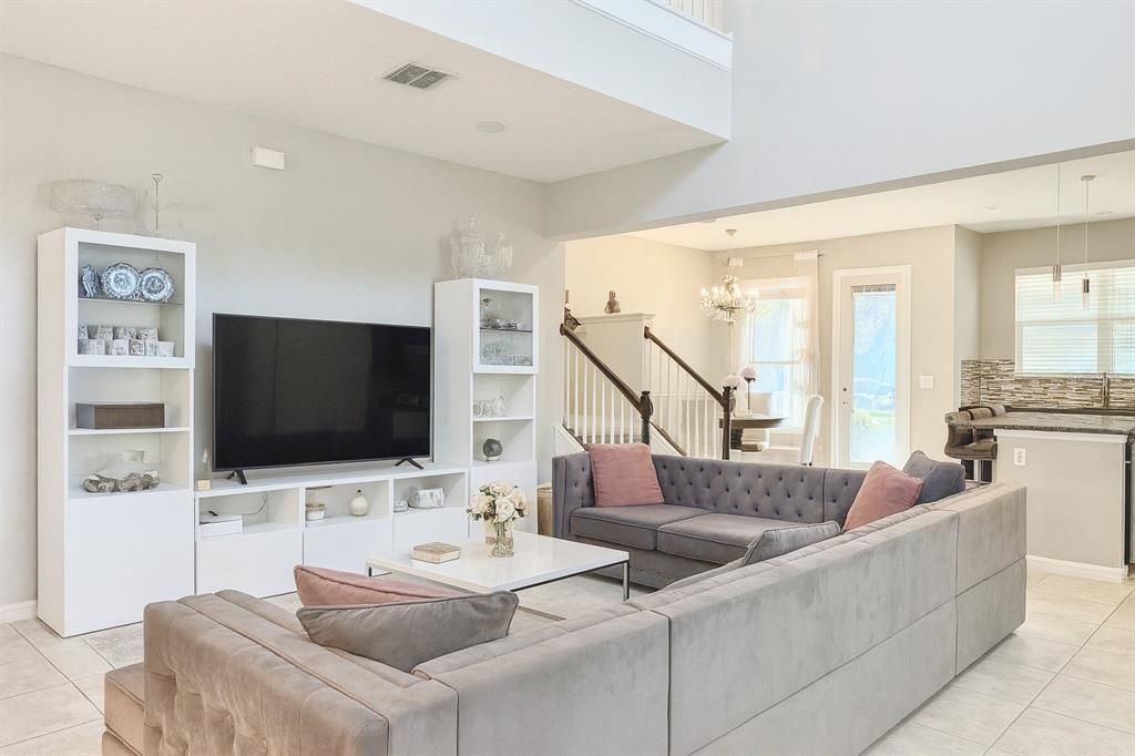 Под контрактом: $584,800 (4 спален, 2 ванн, 2292 Квадратных фут)