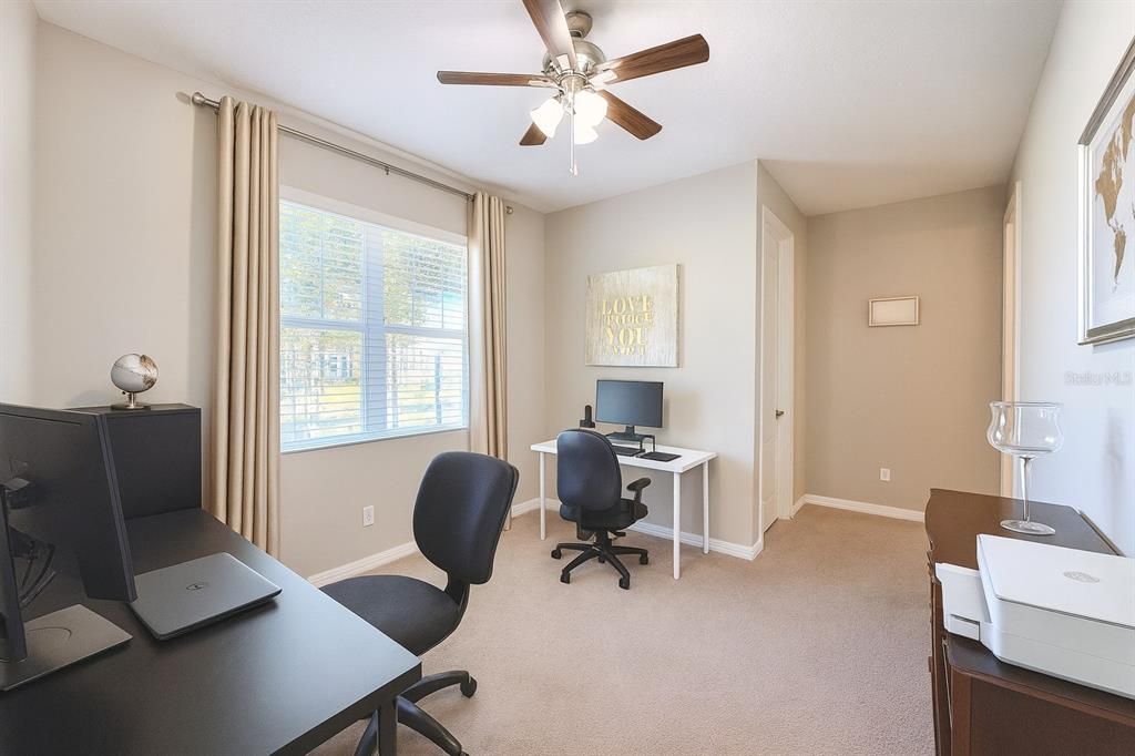 Под контрактом: $584,800 (4 спален, 2 ванн, 2292 Квадратных фут)