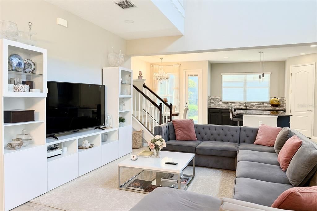 Под контрактом: $584,800 (4 спален, 2 ванн, 2292 Квадратных фут)