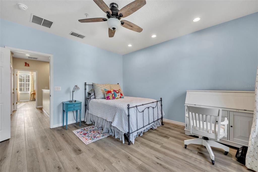 待售: $650,000 (2 贝兹, 2 浴室, 2070 平方英尺)