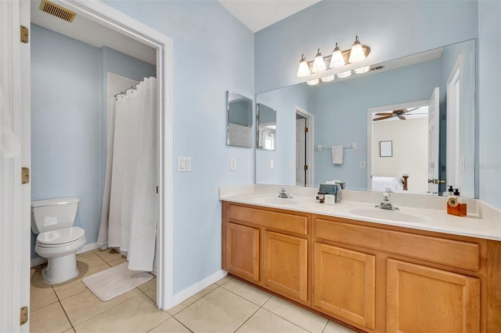 待售: $650,000 (2 贝兹, 2 浴室, 2070 平方英尺)