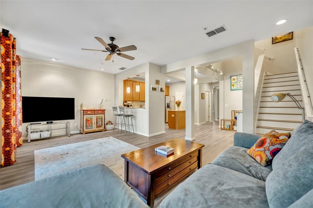 待售: $650,000 (2 贝兹, 2 浴室, 2070 平方英尺)