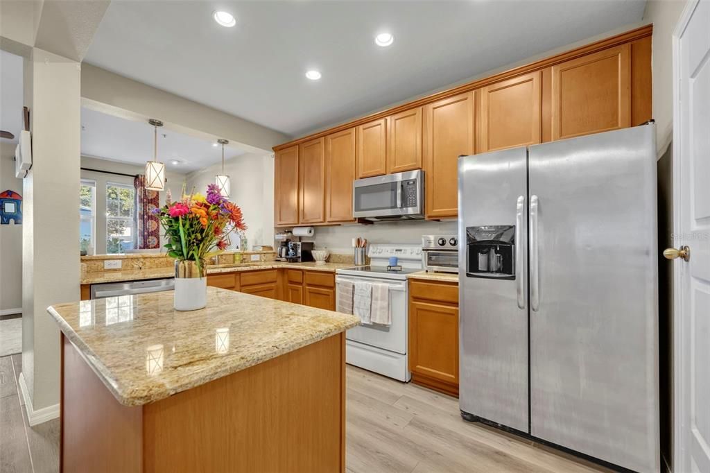 待售: $650,000 (2 贝兹, 2 浴室, 2070 平方英尺)