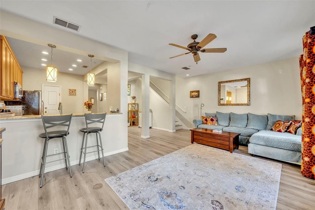 待售: $650,000 (2 贝兹, 2 浴室, 2070 平方英尺)