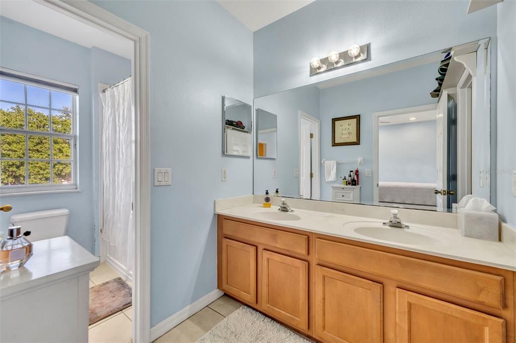 待售: $650,000 (2 贝兹, 2 浴室, 2070 平方英尺)