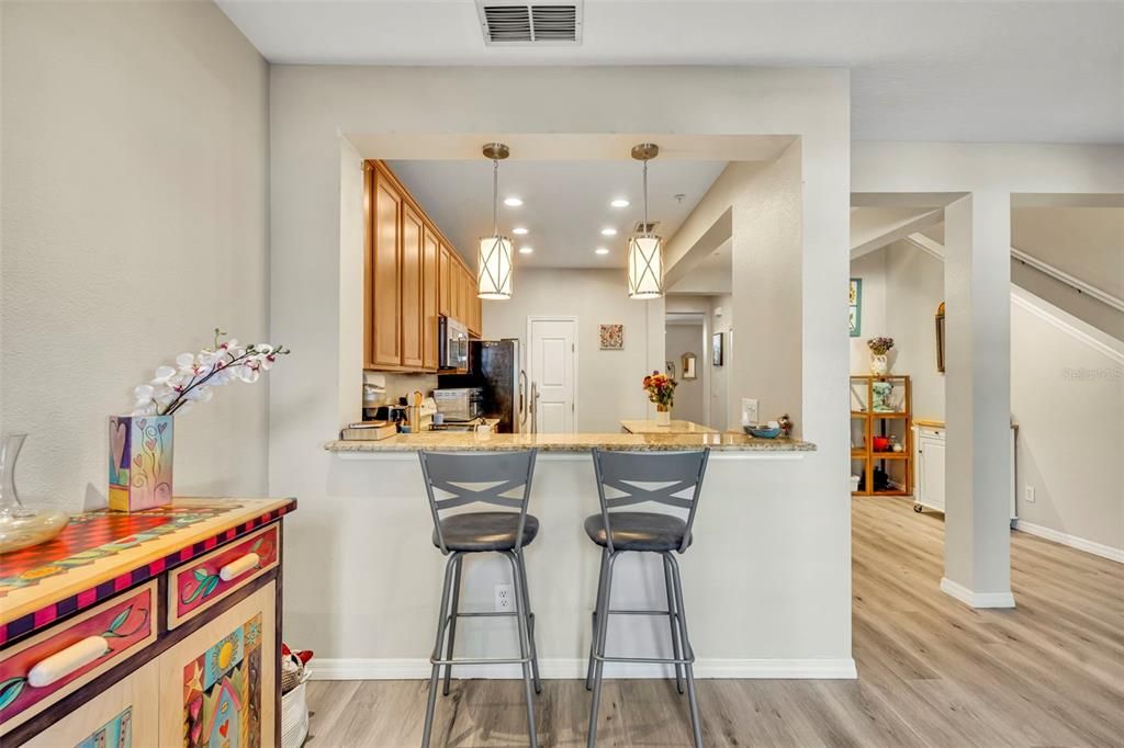 待售: $650,000 (2 贝兹, 2 浴室, 2070 平方英尺)