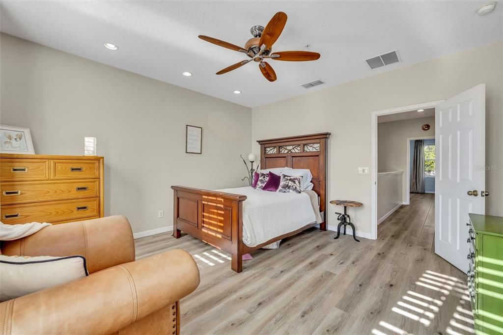 待售: $650,000 (2 贝兹, 2 浴室, 2070 平方英尺)