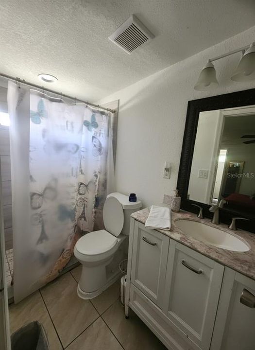 合同活跃: $480,000 (3 贝兹, 2 浴室, 2084 平方英尺)