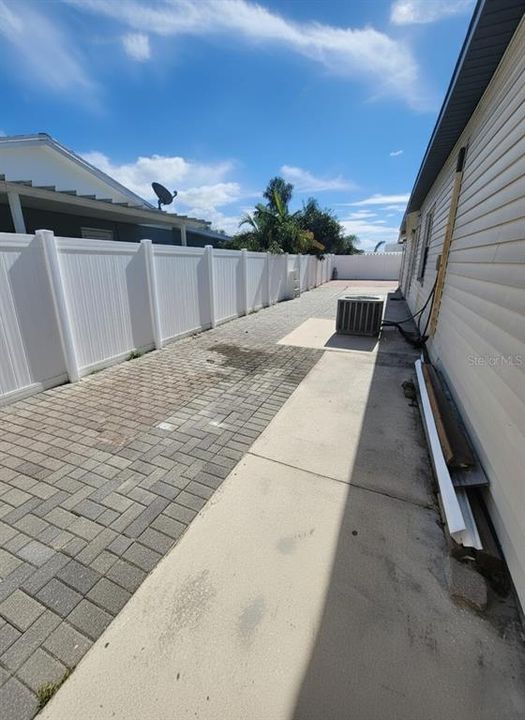 合同活跃: $480,000 (3 贝兹, 2 浴室, 2084 平方英尺)