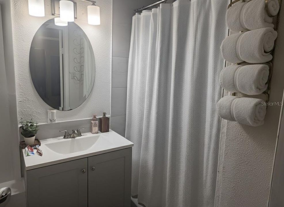 合同活跃: $480,000 (3 贝兹, 2 浴室, 2084 平方英尺)